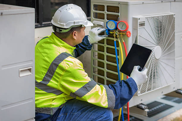 Professional Hvac technician working in Princeton, FL